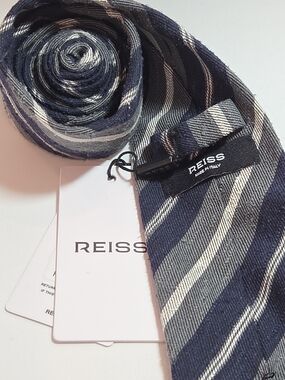Reiss Mens Textured 100% Silk Navy, Gray and White Striped Silk Tie 3x57.5 NWT